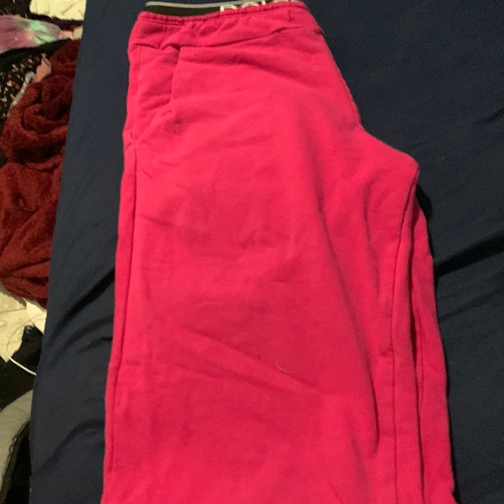 Super comfy,the pockets are just as big as mens over all super great sweats